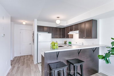 Unit 5 — 17 Cheltenham Rd, Barrie - Georgian Drive image-0-4