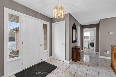 4 Trillium Cres, Barrie - Allandale Heights image-0-4