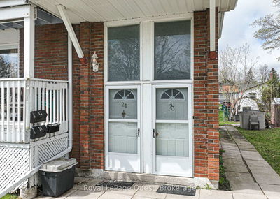 21 King's Crt, Orillia - Orillia image-0-1