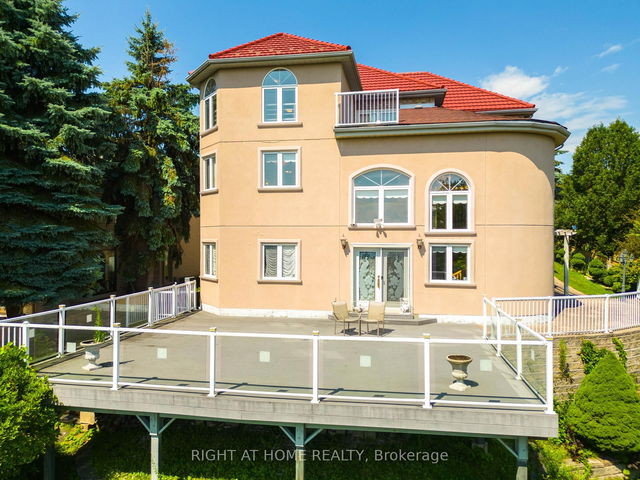 11 Thackeray Crescent