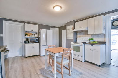 86 Henry St, Barrie - Queen's Park image-0-3