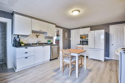 86 Henry St, Barrie - Queen's Park image-0-4