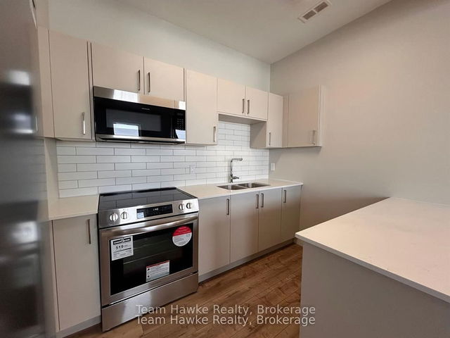 14 - 521 Bay Street
