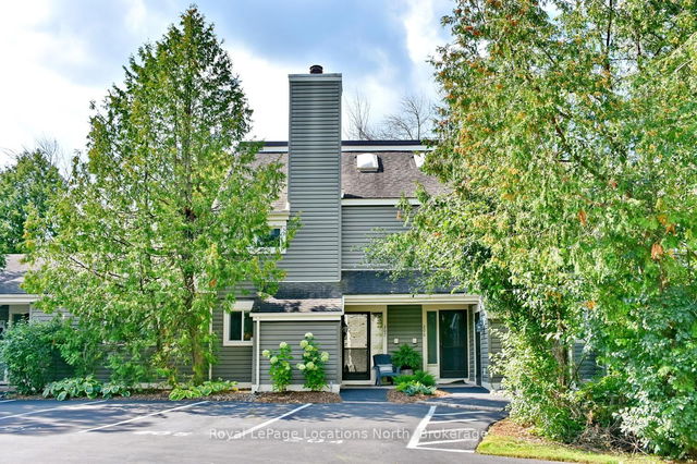 207 ESCARPMENT Crescent