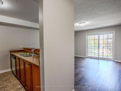 Unit 18 — 43 Coulter St, Barrie - Sunnidale image-0-3