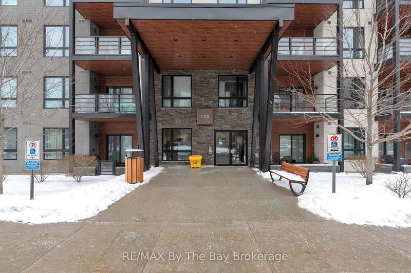 Unit 309 — 300 ESSA Rd, Barrie - 400 West image-0-0