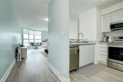 Unit 903 — 140 Dunlop St, Barrie - City Centre image-0-2