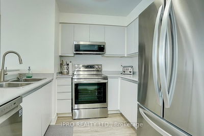 Unit 903 — 140 Dunlop St, Barrie - City Centre image-0-3