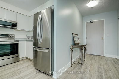 Unit 903 — 140 Dunlop St, Barrie - City Centre image-0-4