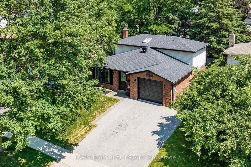 49 Ridgeway Ave, Barrie - Allandale Heights image-0-0