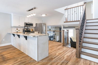 49 Ridgeway Ave, Barrie - Allandale Heights image-0-2