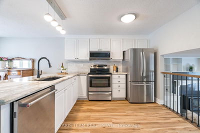 49 Ridgeway Ave, Barrie - Allandale Heights image-0-3