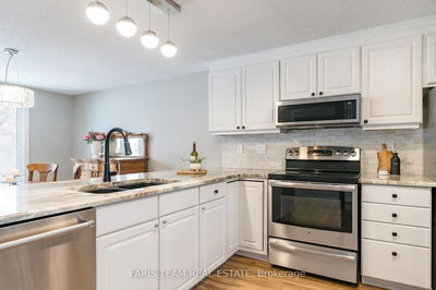 49 Ridgeway Ave, Barrie - Allandale Heights image-0-4