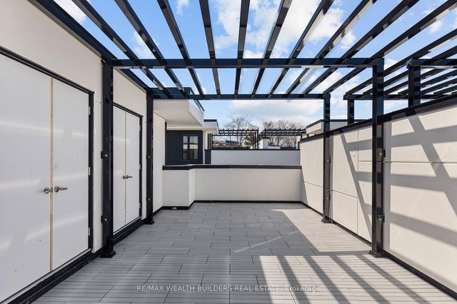 8 Mariners Pier Way