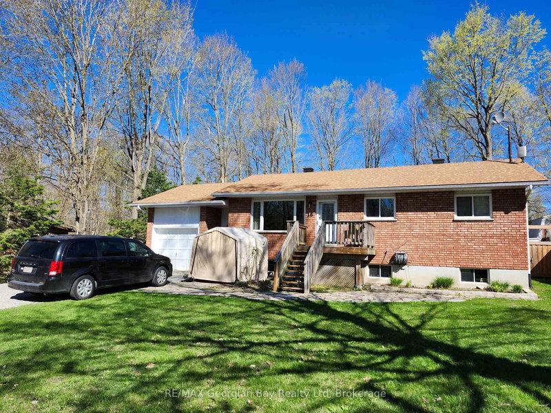 16 Mundy Ave, Tiny, L9M 0B5 | Image 2