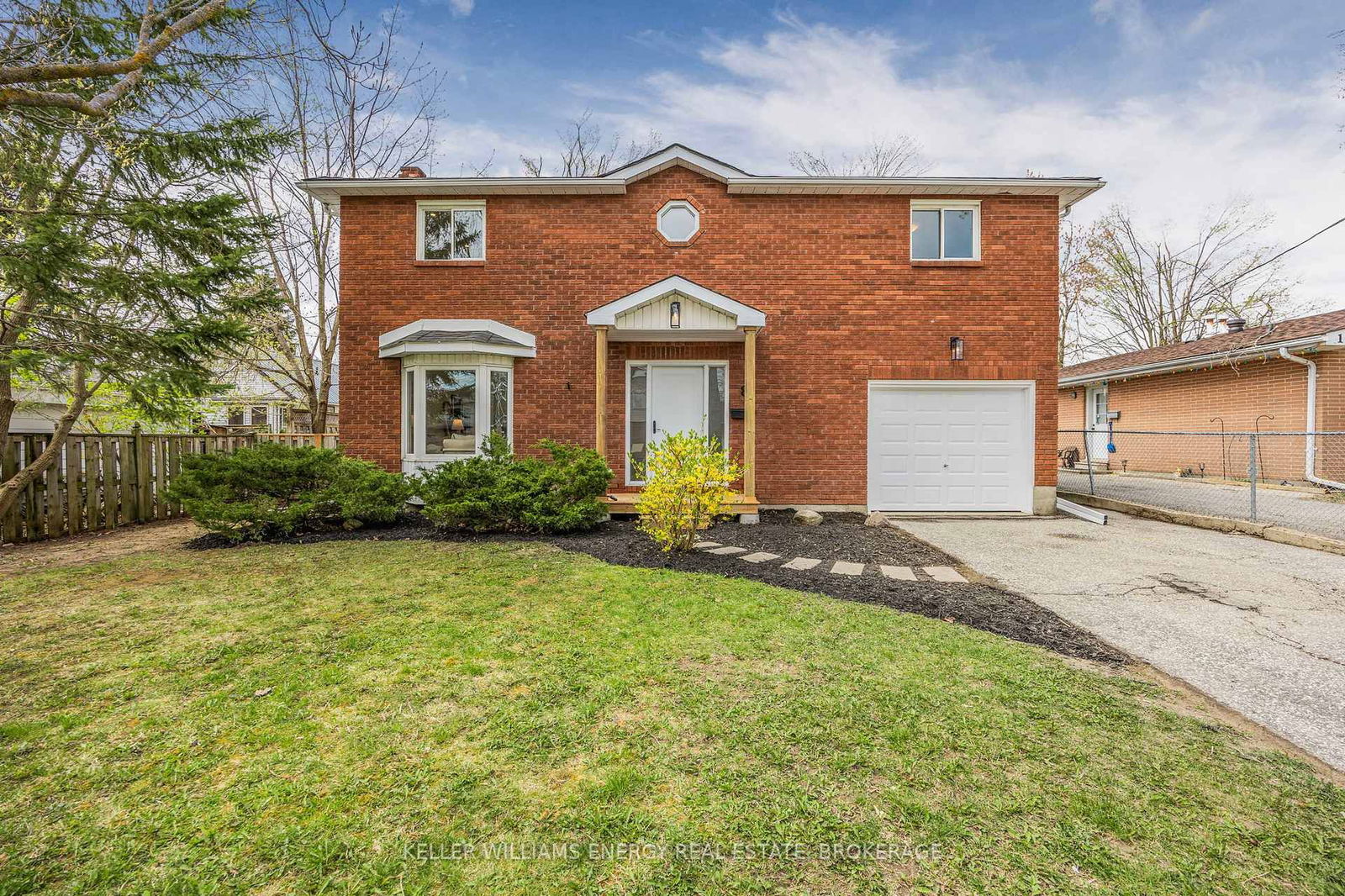 Detached House for sale at 8 Heath Street, Barrie, Cundles East, L4M 3J9 - MLS: S12142672