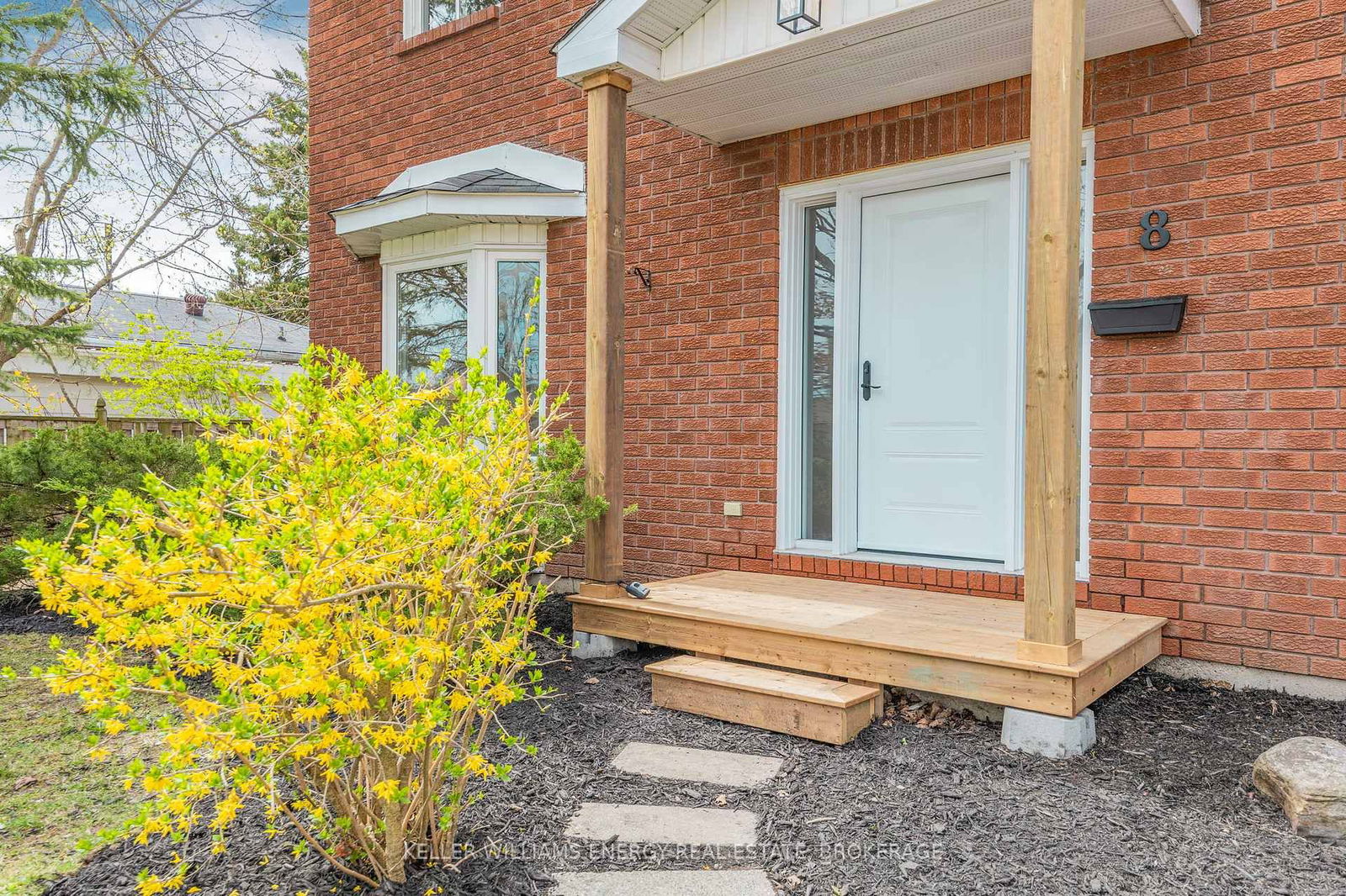 Detached House for sale at 8 Heath Street, Barrie, Cundles East, L4M 3J9 - MLS: S12142672