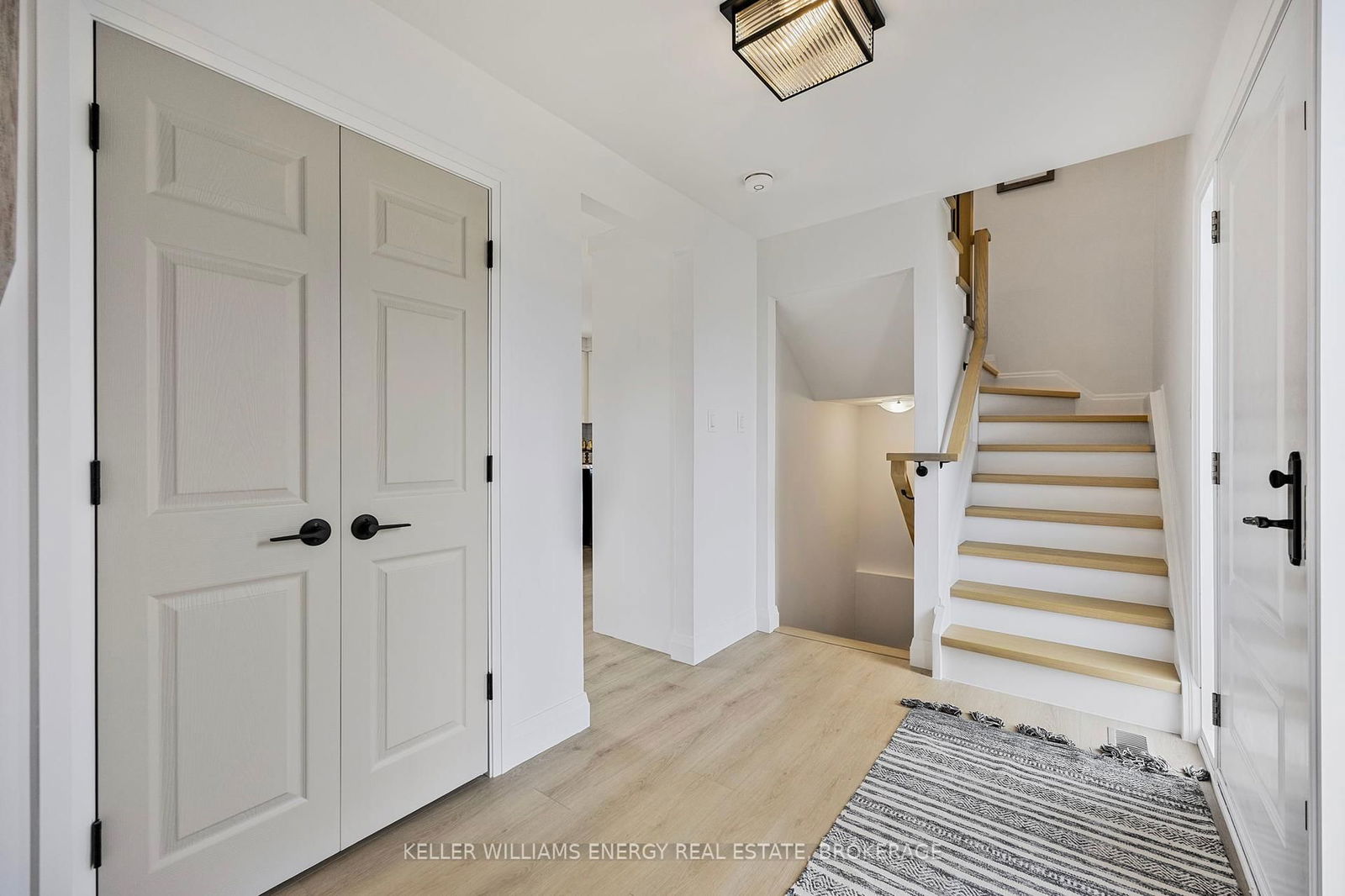 Detached House for sale at 8 Heath Street, Barrie, Cundles East, L4M 3J9 - MLS: S12142672