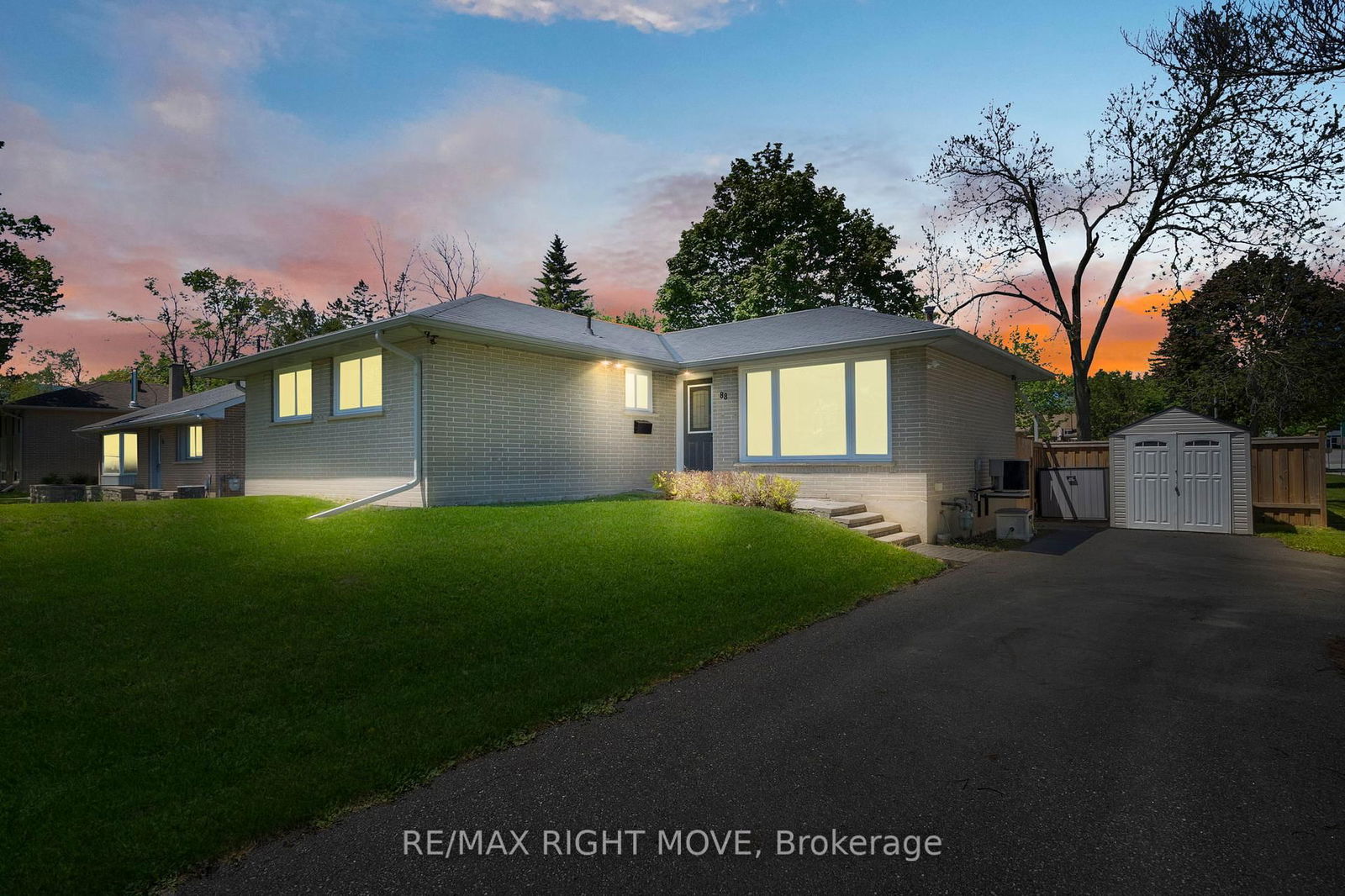 Detached House for sale at 88 Rose Street, Barrie, Wellington, L4M 2T2 - MLS: S12146328