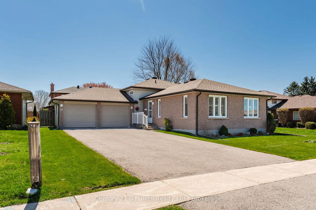 13 Archer Crescent