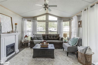 46 LAKESHORE Rd, Midland - Midland image-0-4