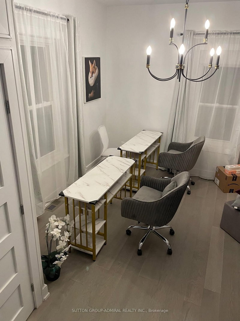 97 Laclie St, Orillia, L3V 4M9 | Image 2