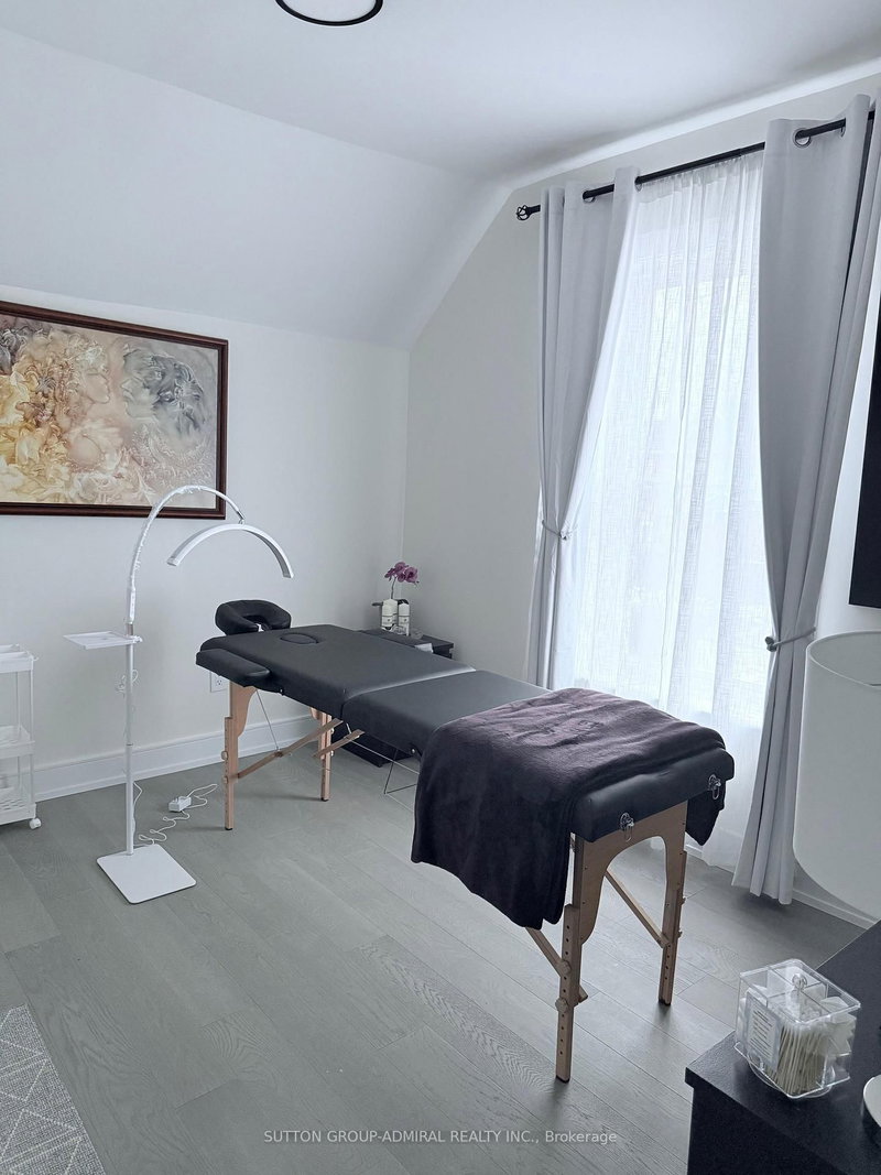 97 Laclie St, Orillia, L3V 4M9 | Image 3