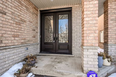 79 Sovereign's Gate, Barrie - Innis-Shore image-0-3