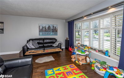 9 MEADOWLAND Ave, Barrie - Allandale Heights image-0-4