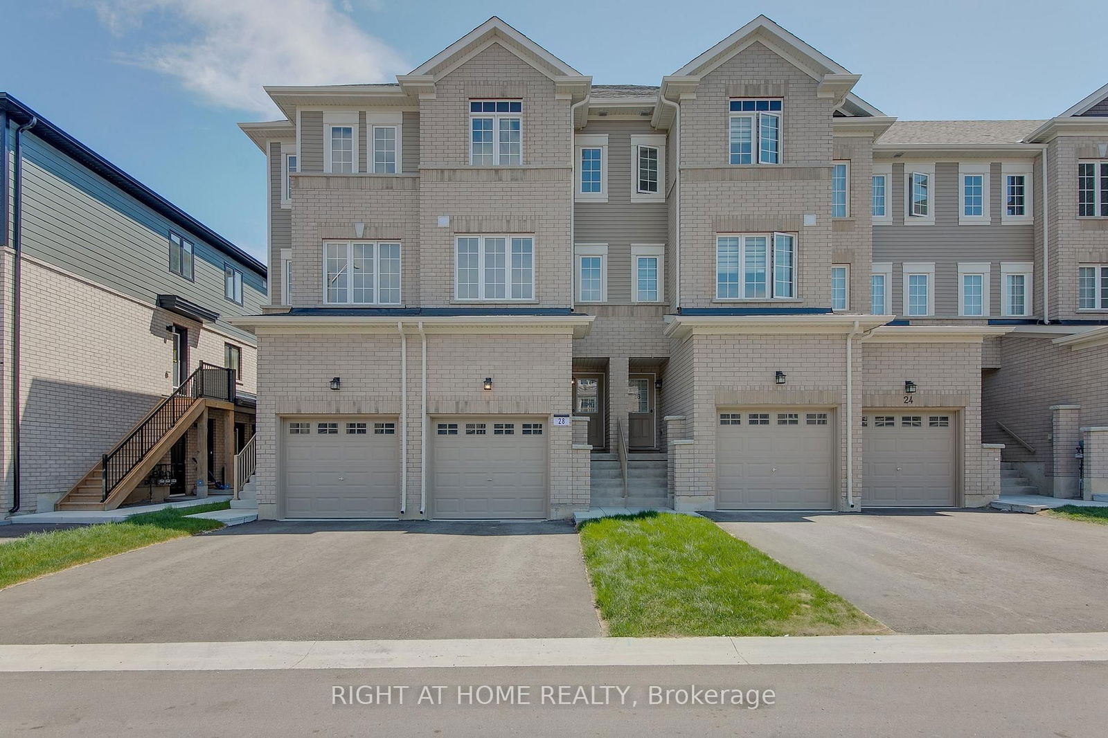 Townhouse for sale at 28 Wagon Lane, Barrie, Rural Barrie Southeast, L9J 0V1 - MLS: S12154322
