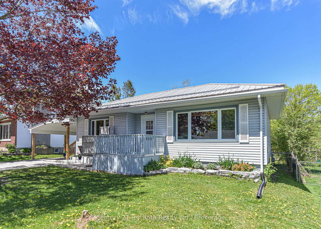 96 Simcoe Street