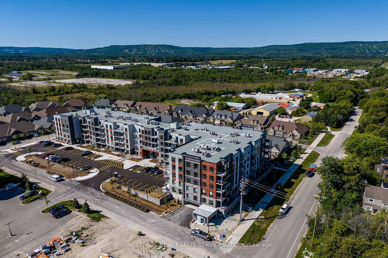 127 - 4 Kimberly Lane, Collingwood, L9Y 5K8 | Image 2