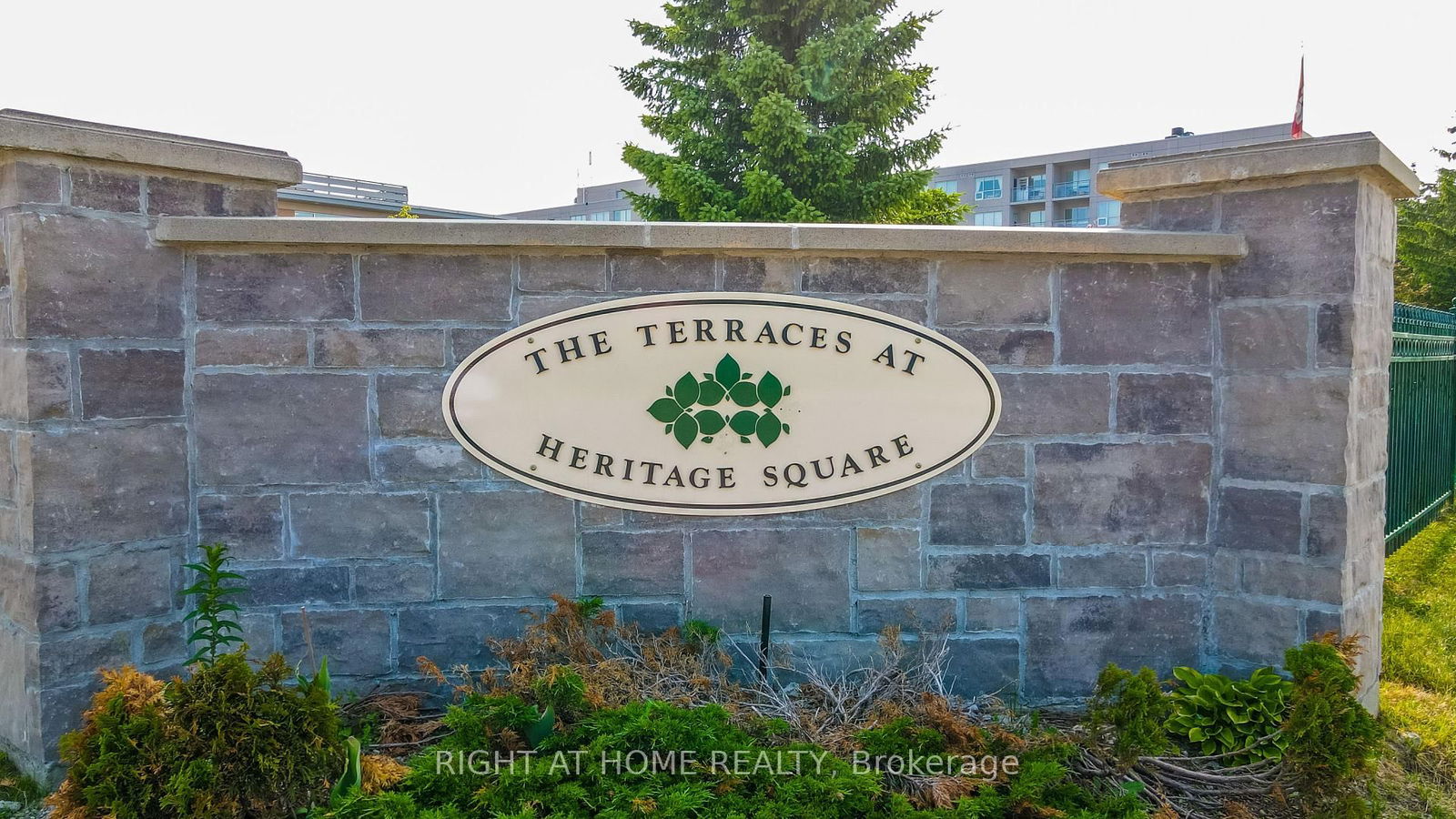 Condo sold at 504-94 Dean Avenue, Barrie, Painswick South, L4N 0M3 - MLS: S12157465