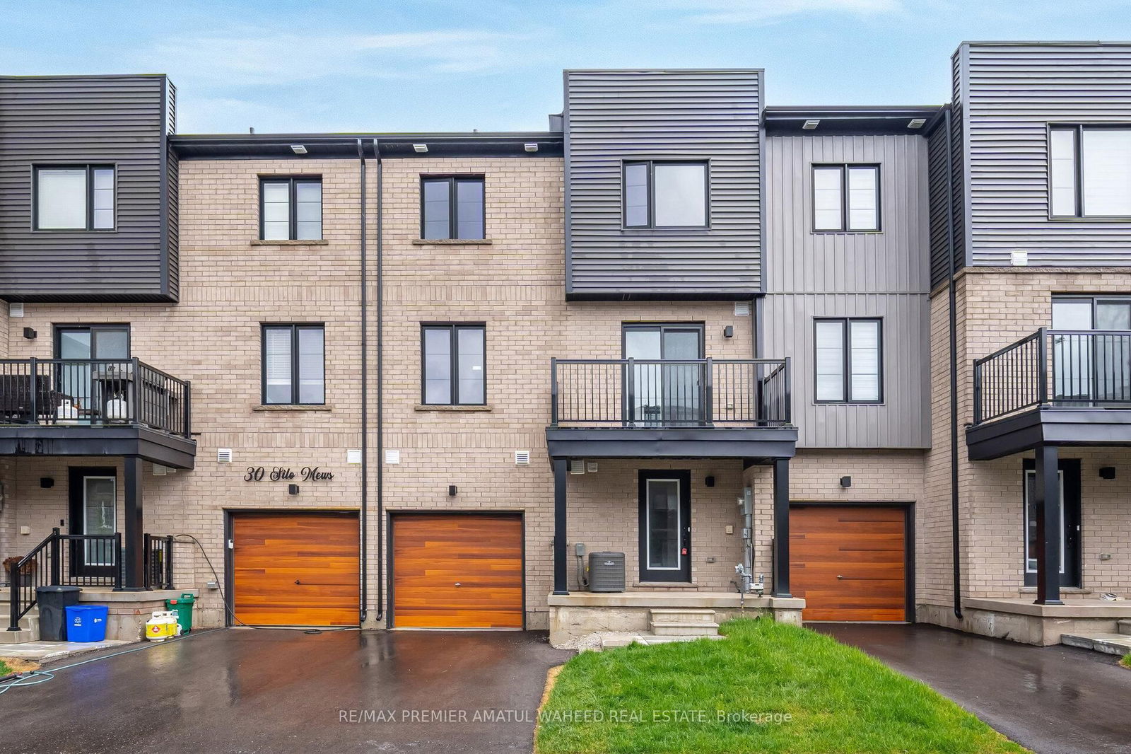 Townhouse for sale at 28 Silo Mews, Barrie, Rural Barrie Southeast, L9J 0C2 - MLS: S12157882