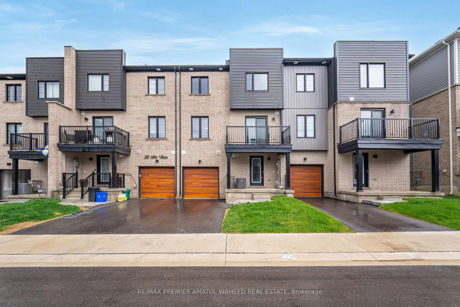 Townhouse for sale at 28 Silo Mews, Barrie, Rural Barrie Southeast, L9J 0C2 - MLS: S12157882