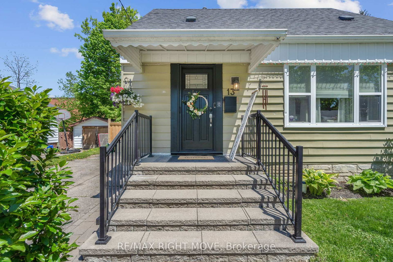 Detached House for sale at 13 Newton Street, Barrie, Wellington, L4M 3N2 - MLS: S12162755