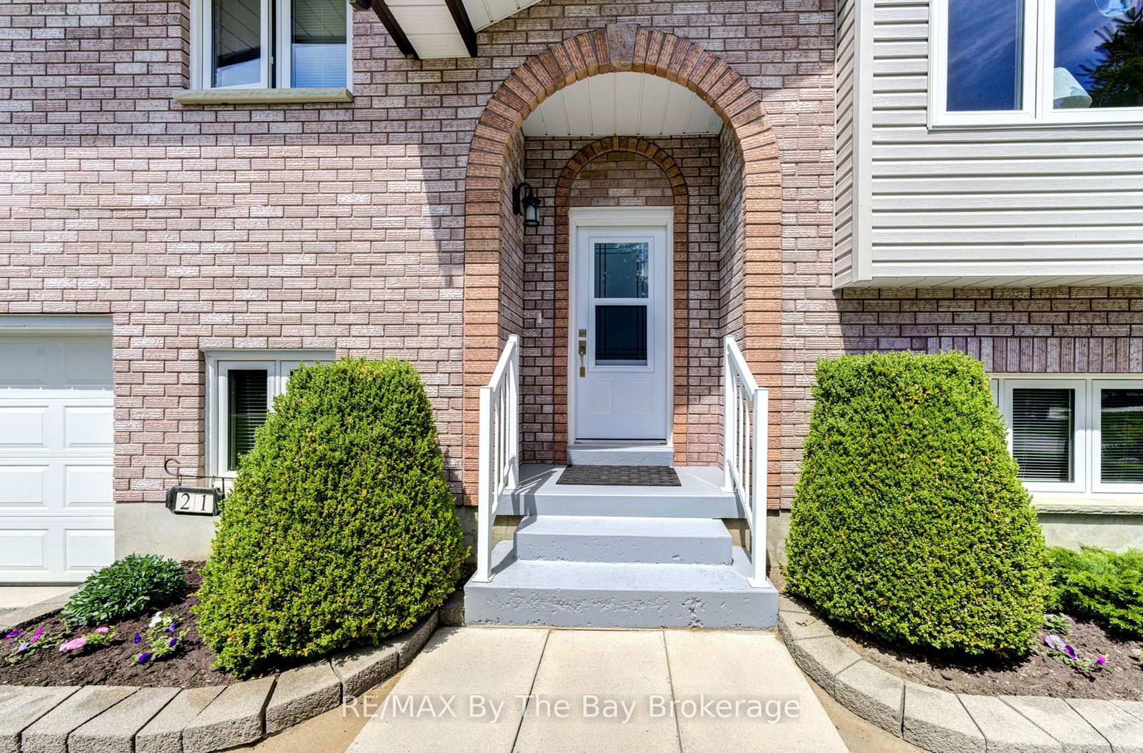 Listing photo 3