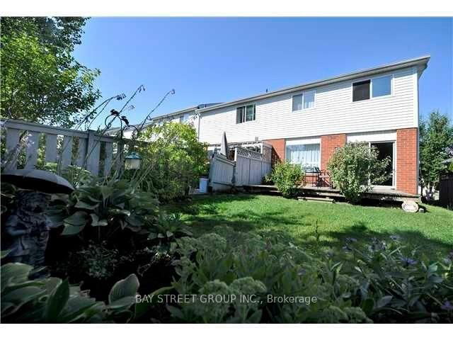 87 Pickett Crescent