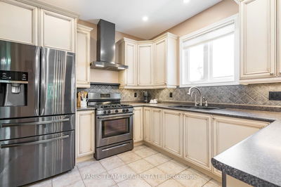 17 Oakmont Ave, Oro-Medonte - Horseshoe Valley image-0-4