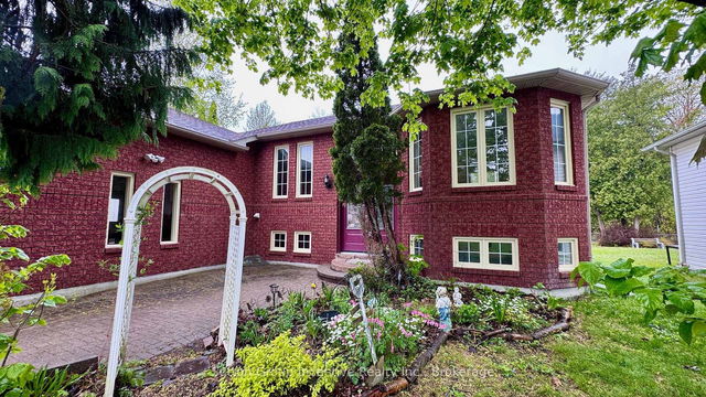 4 Bush Crescent
