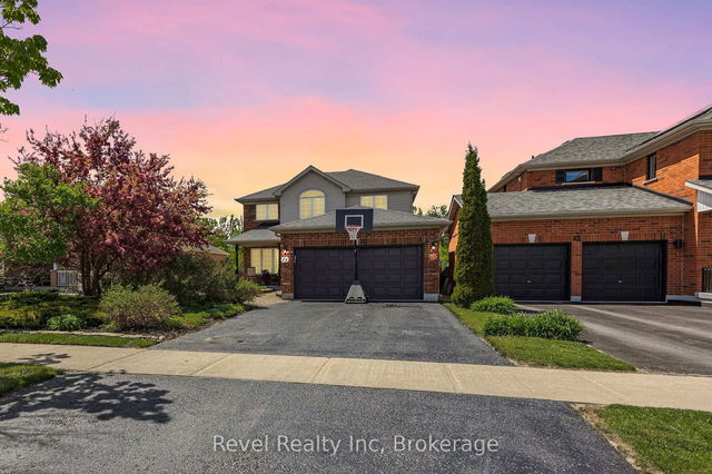 25 Lakewoods Court
