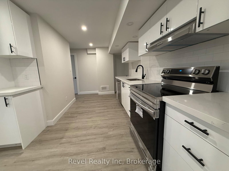 29 Hewitt Pl, Barrie, L4M 7B3 | Image 3