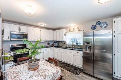 976 Yonge St, Midland - Midland image-0-3
