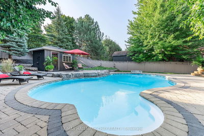 15 Cityview Circ, Barrie - Holly image-0-3