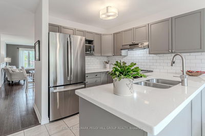 37 Osprey Ridge Rd, Barrie - Little Lake image-0-2