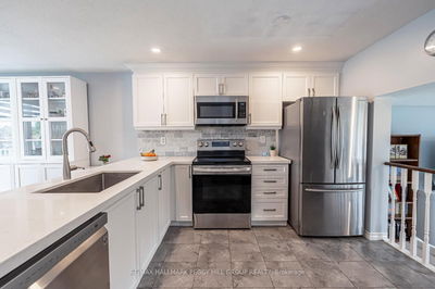 56 Rundle Cres, Barrie - Holly image-0-1