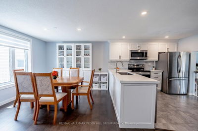 56 Rundle Cres, Barrie - Holly image-0-3