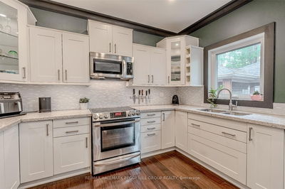 8 Thrushwood Dr, Barrie - Holly image-0-4