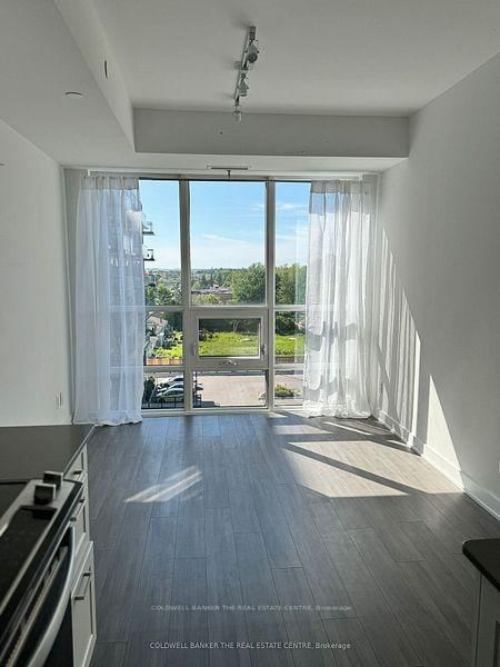 402 - 681 Yonge Street