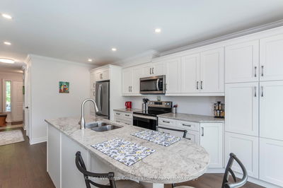 1056 Dina Cres, Midland - Midland image-0-4